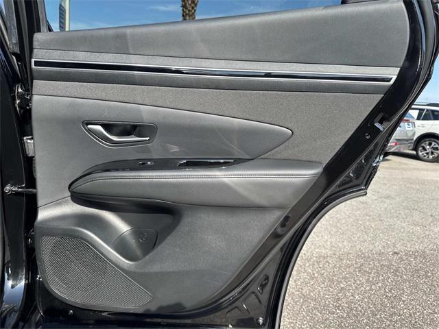 Photo of 2024 Black Pearl Hyundai TUCSON Hybrid