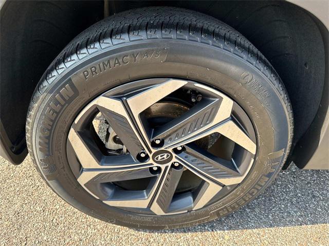 Photo of 2024 Black Pearl Hyundai TUCSON Hybrid