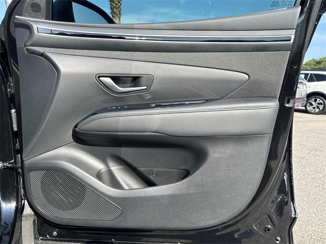 Photo of 2024 Black Pearl Hyundai TUCSON Hybrid