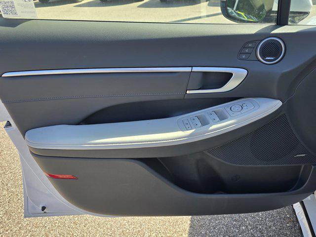 Photo of 2025 Serenity White Hyundai SONATA Hybrid