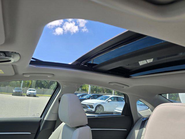 Photo of 2025 Serenity White Hyundai SONATA Hybrid