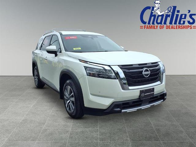 Photo of 2024 White Nissan Pathfinder