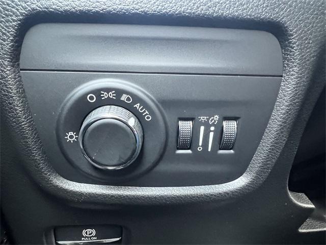 Photo of 2025 Bright White Clearcoat Jeep Grand Cherokee L