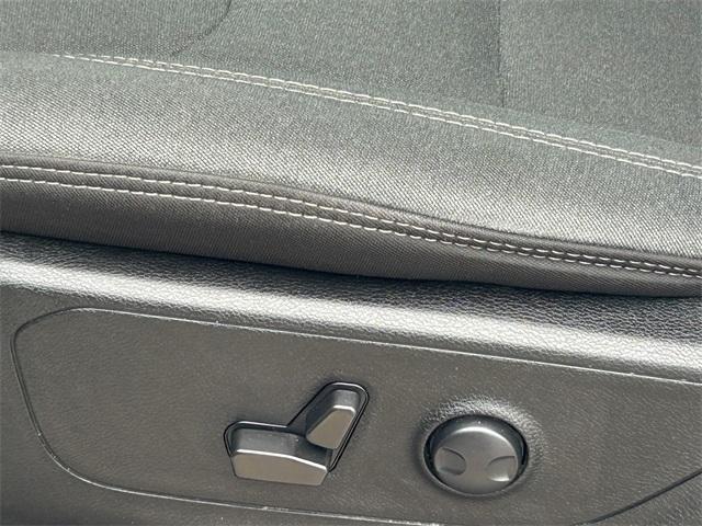 Photo of 2022 Bright White Clearcoat RAM 1500