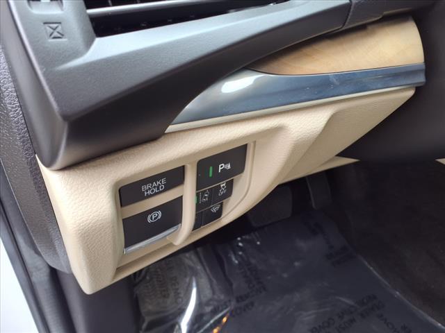 Photo of 2020 Platinum White Pearl Acura MDX