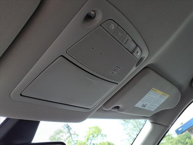 Photo of 2023 Pearl White Tricoat Nissan Maxima