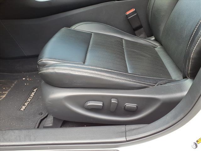 Photo of 2023 Pearl White Tricoat Nissan Maxima