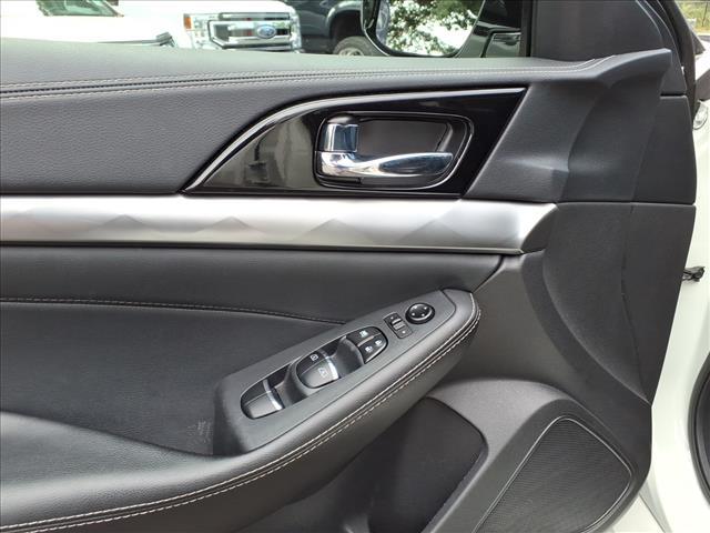 Photo of 2023 Pearl White Tricoat Nissan Maxima