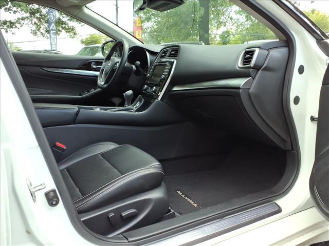 Photo of 2023 Pearl White Tricoat Nissan Maxima