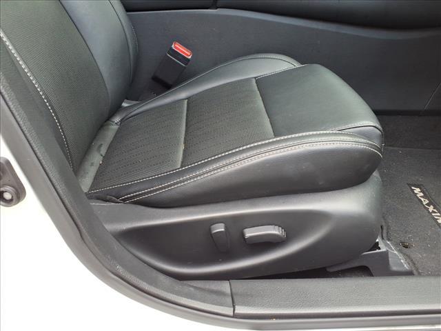 Photo of 2023 Pearl White Tricoat Nissan Maxima