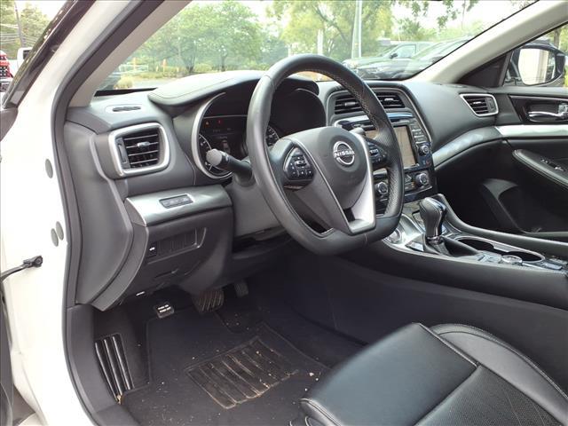 Photo of 2023 Pearl White Tricoat Nissan Maxima