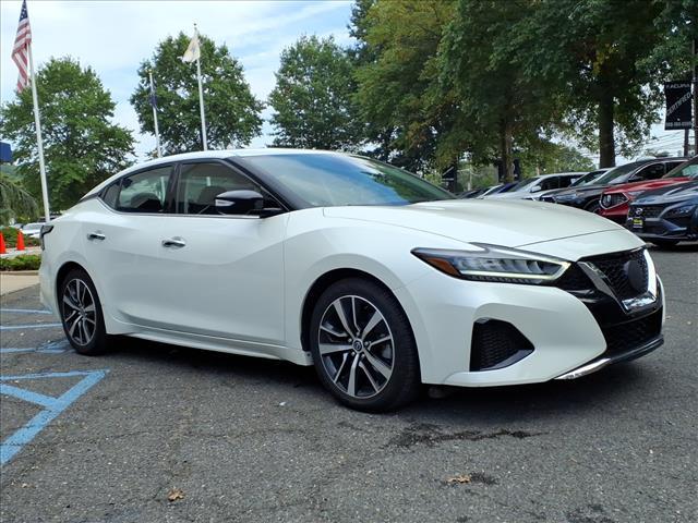 Photo of 2023 Pearl White Tricoat Nissan Maxima