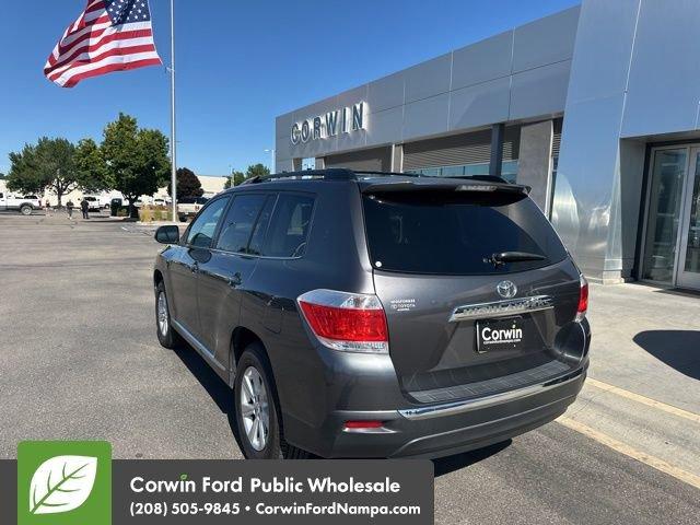 Photo of 2011 Gray Toyota Highlander