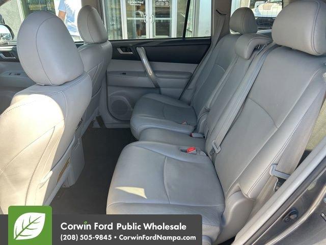 Photo of 2011 Gray Toyota Highlander