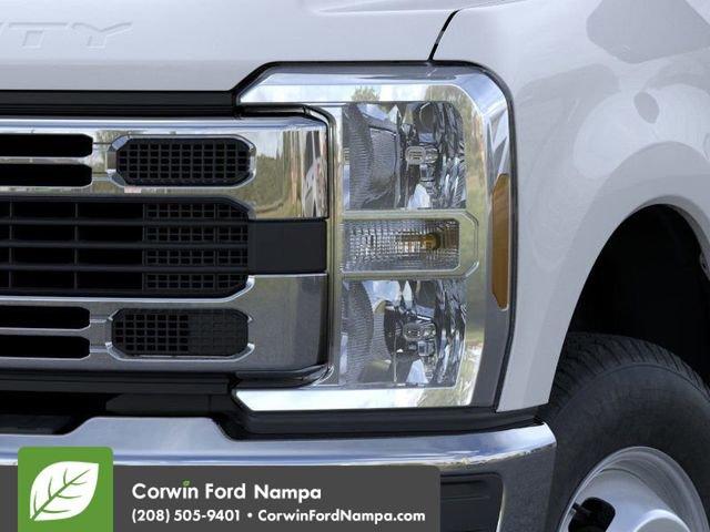 Photo of 2025 Oxford White Ford F-350