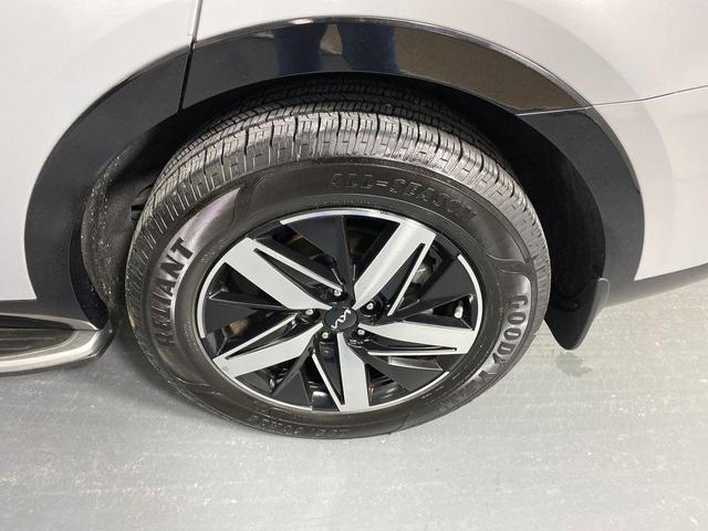 Photo of 2022 Wolf Gray Kia Sorento