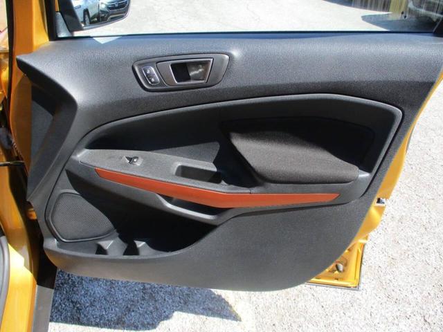 Photo of 2021 Luxe Yellow Ford EcoSport