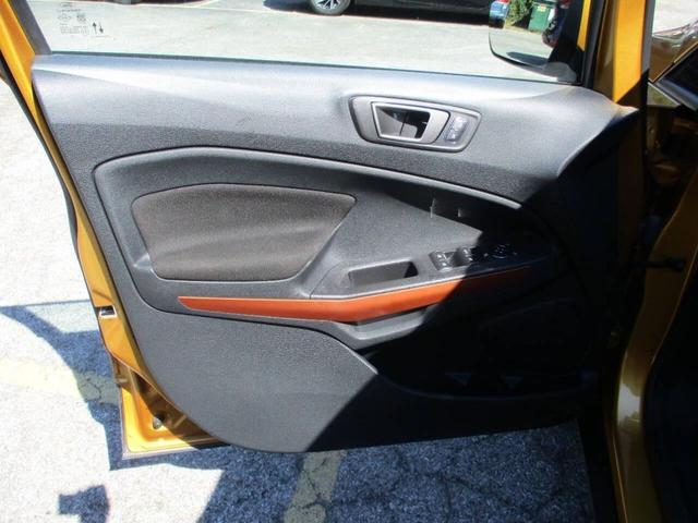 Photo of 2021 Luxe Yellow Ford EcoSport