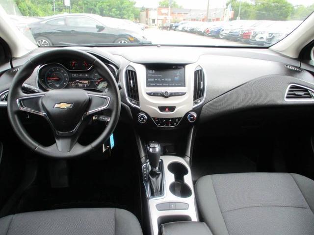 Photo of 2017 Summit White Chevrolet Cruze