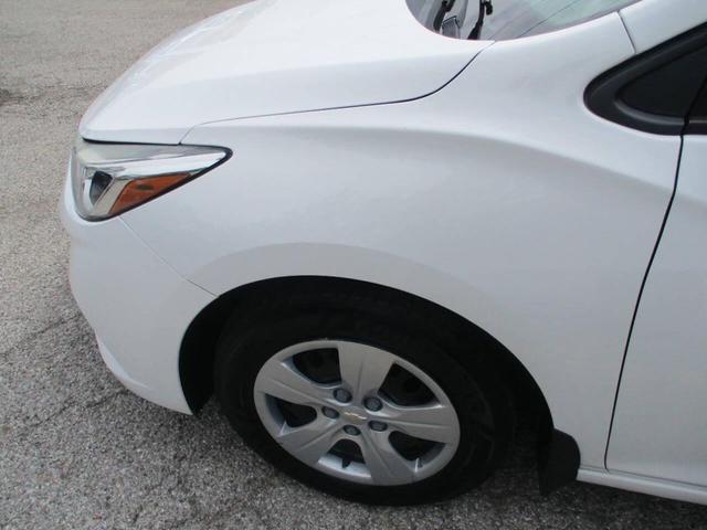 Photo of 2017 Summit White Chevrolet Cruze