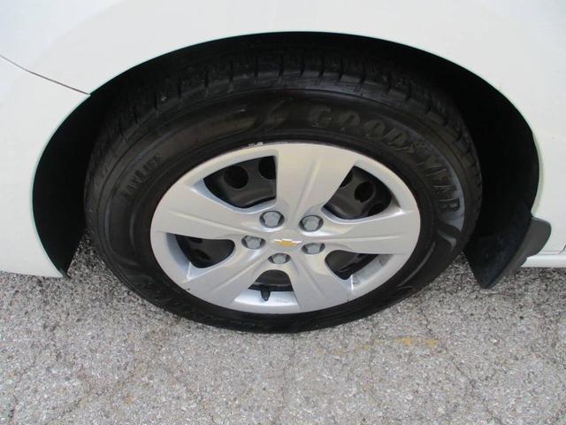 Photo of 2017 Summit White Chevrolet Cruze