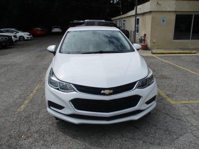 Photo of 2017 Summit White Chevrolet Cruze