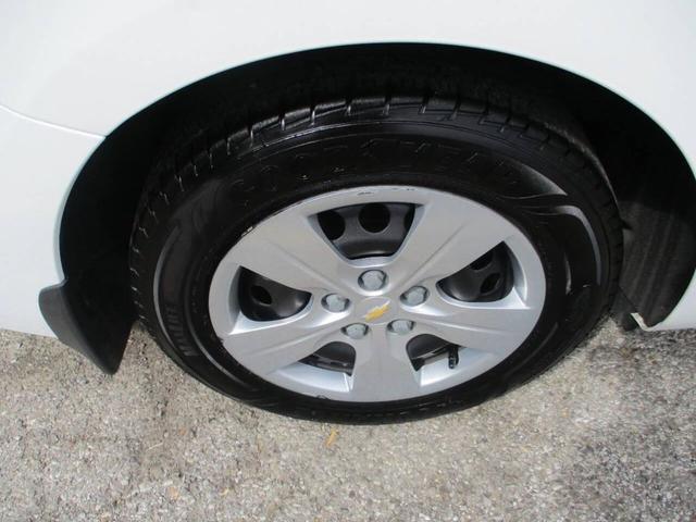 Photo of 2017 Summit White Chevrolet Cruze