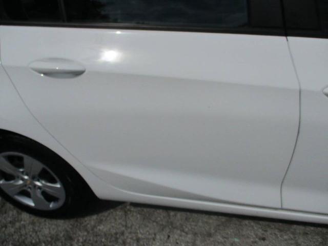 Photo of 2017 Summit White Chevrolet Cruze