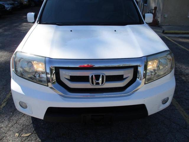 Photo of 2011 Taffeta White Honda Pilot