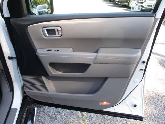 Photo of 2011 Taffeta White Honda Pilot
