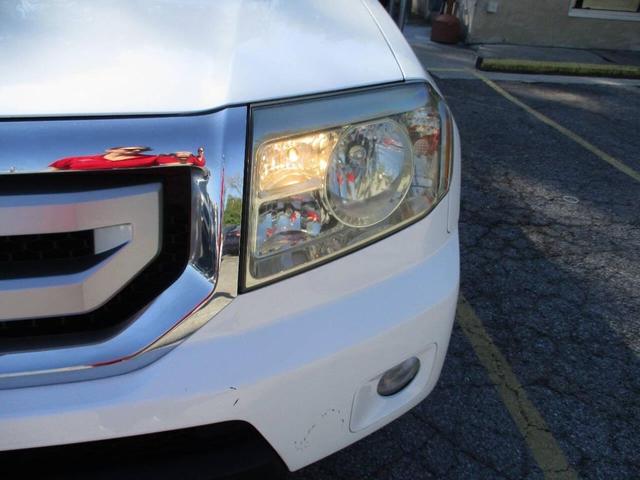 Photo of 2011 Taffeta White Honda Pilot