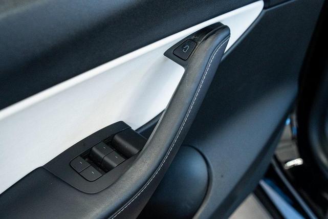 Photo of 2022 Solid Black Tesla Model Y