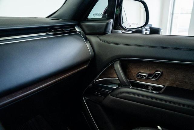 Photo of 2023 Gray Land Rover Range Rover