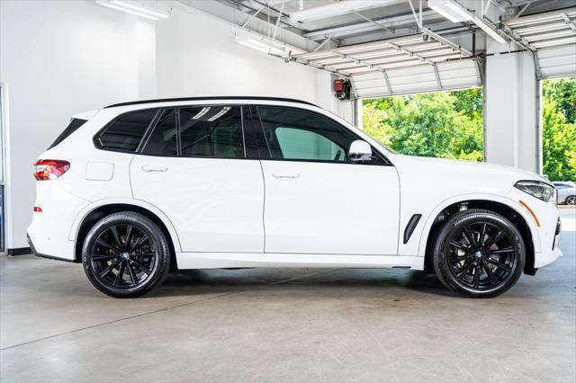 Photo of 2022 Alpine White BMW X5