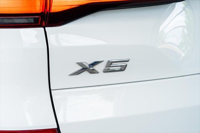 Photo of 2022 Alpine White BMW X5
