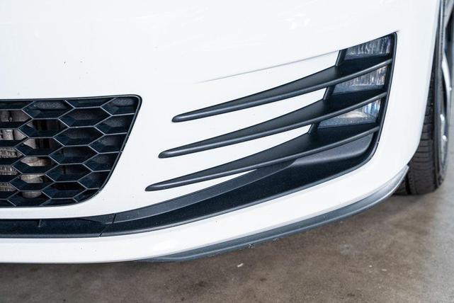 Photo of 2015 Pure White Volkswagen Golf GTI