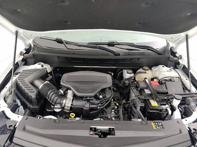 Photo of 2023 White Cadillac XT6
