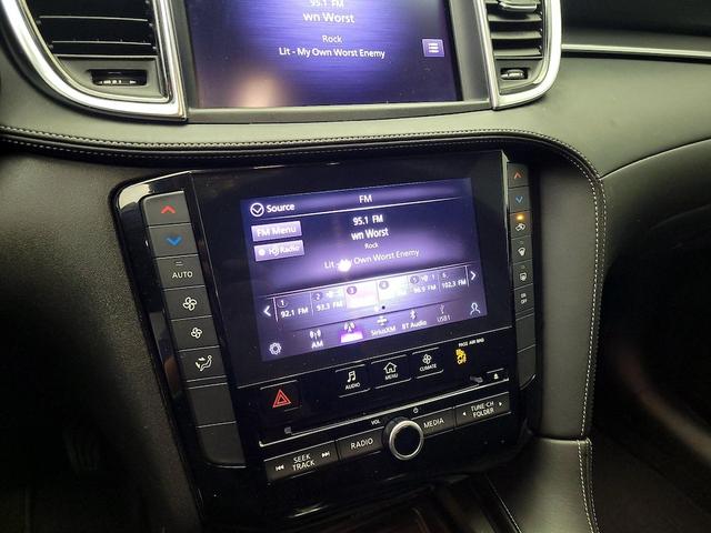 Photo of 2021 White INFINITI QX50