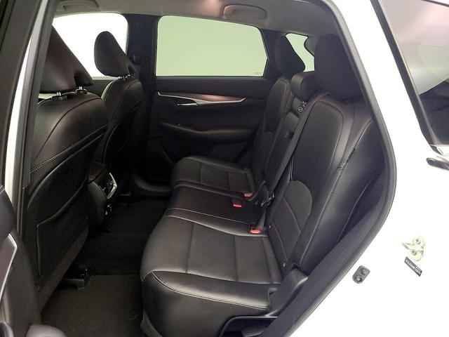 Photo of 2021 White INFINITI QX50