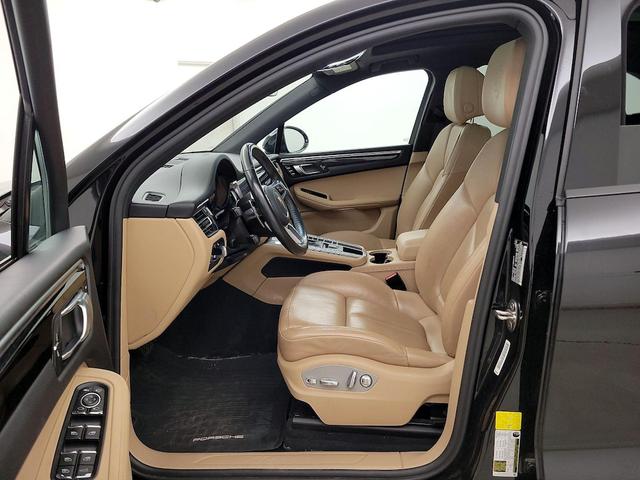 Photo of 2021 Black Porsche Macan