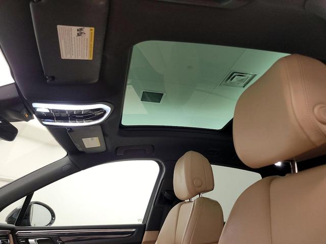 Photo of 2021 Black Porsche Macan