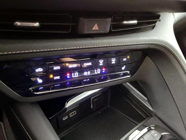 Photo of 2023 White Buick Envision
