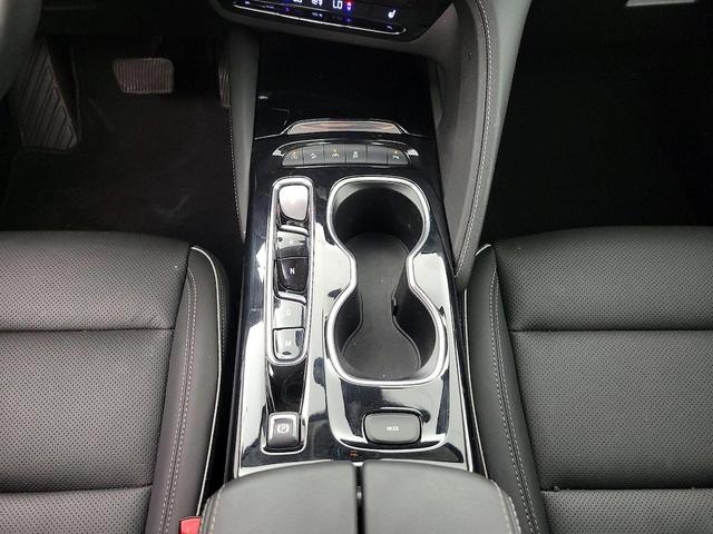 Photo of 2023 White Buick Envision