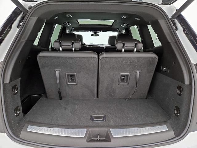 Photo of 2023 White Cadillac XT6