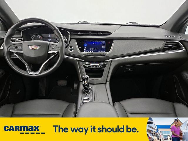 Photo of 2023 White Cadillac XT6