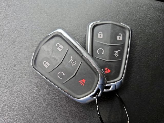 Photo of 2023 White Cadillac XT6