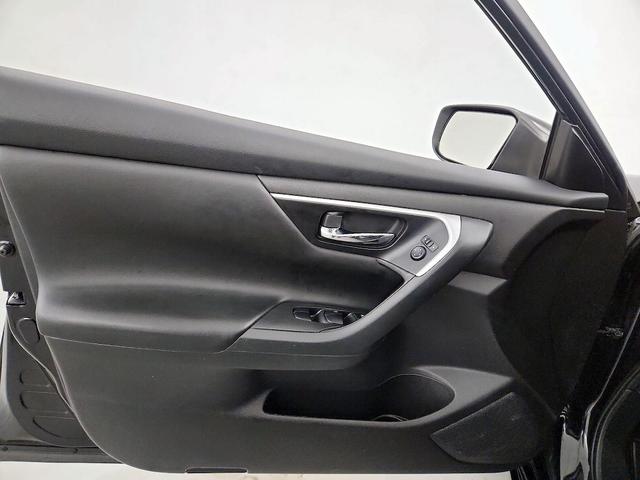 Photo of 2018 Black Nissan Altima