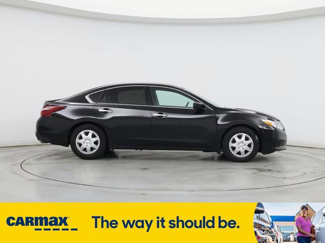 Photo of 2018 Black Nissan Altima