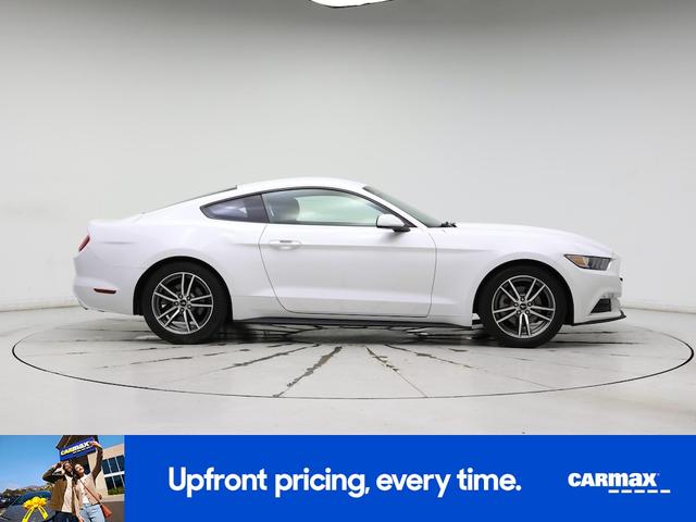 Photo of 2017 White Ford Mustang