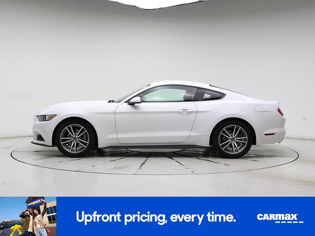 Photo of 2017 White Ford Mustang